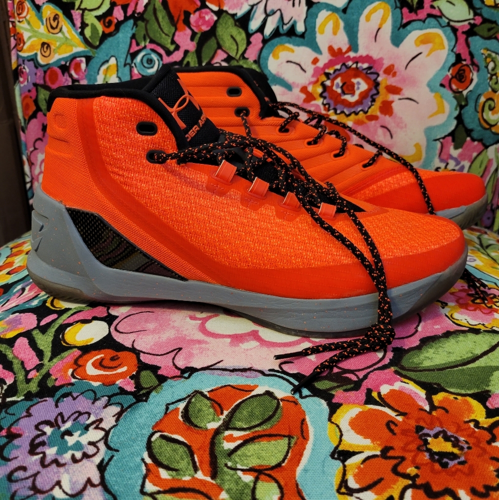 Mens Under Armour basketball shoes size 11